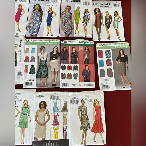 Lot of 2010 Vogue, Butterick, McCalls, & Simplicity Patterns - Picture 2 of 3